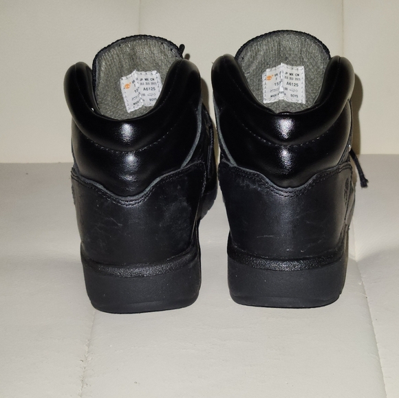 Timberland size 2 children's winter ankle boots in black. - Picture 8 of 8